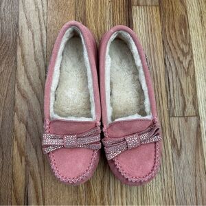 Bearpaw Cynthia Suede Sheepskin Moccasin Bow with Rhinestones Pink US 9